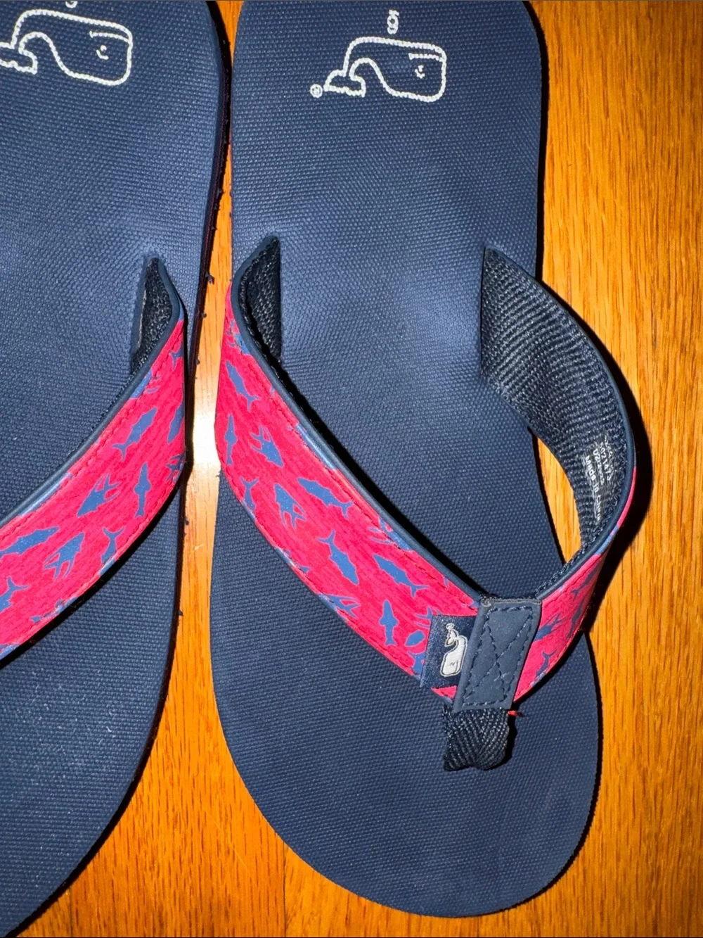 Vineyard Vines Kids Navy & Red Whale-Print Flip Flops